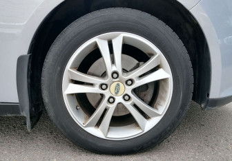 Подержанный автомобиль Ford Focus Sedan 2012 года (17 фото)