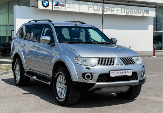 Подержанный автомобиль Mitsubishi Pajero Sport 2013 года (3 фото)