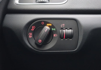 Подержанный автомобиль Audi Q3 2014 года (17 фото)