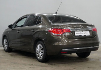 Подержанный автомобиль Citroen C4 Sedan 2013 года (7 фото)