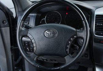 Подержанный автомобиль Toyota Land Cruiser Prado 2008 года (19 фото)