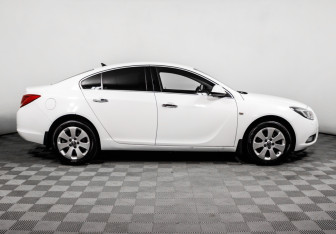 Подержанный автомобиль Opel Insignia Sedan 2010 года (4 фото)