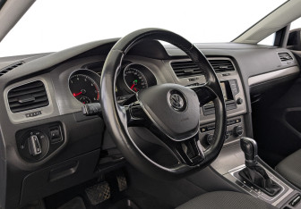 Подержанный автомобиль Volkswagen Golf Hatchback 2016 года (15 фото)