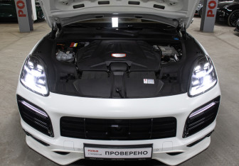 Подержанный автомобиль Porsche Cayenne 2021 года (9 фото)