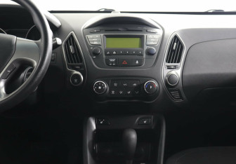 Подержанный автомобиль Hyundai ix35 2014 года (10 фото)
