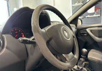Подержанный автомобиль Renault Duster 2013 года (12 фото)