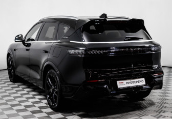 Подержанный автомобиль Voyah Free 2024 года (7 фото)