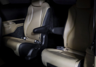 Подержанный автомобиль Kia Carnival 2020 года (16 фото)