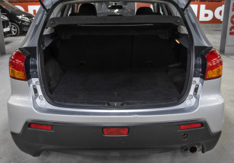 Подержанный автомобиль Mitsubishi ASX 2011 года (10 фото)