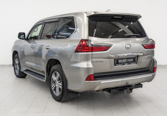 Подержанный автомобиль Lexus LX 2019 года (7 фото)