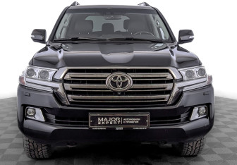 Подержанный автомобиль Toyota Land Cruiser Suv 2016 года (2 фото)