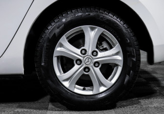 Подержанный автомобиль Mazda 3 Hatchback 2010 года (15 фото)