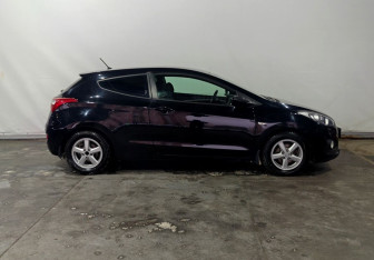 Подержанный автомобиль Hyundai i30 Hatchback 2014 года (8 фото)