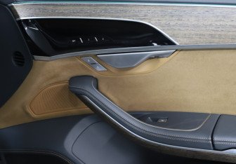 Подержанный автомобиль Audi A8 2019 года (31 фото)