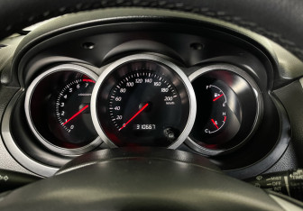 Подержанный автомобиль Suzuki Grand Vitara 2006 года (11 фото)