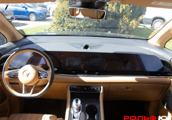 Подержанный автомобиль Voyah Dream 2023 года (14 фото)