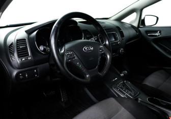 Подержанный автомобиль Kia Cerato Sedan 2013 года (10 фото)