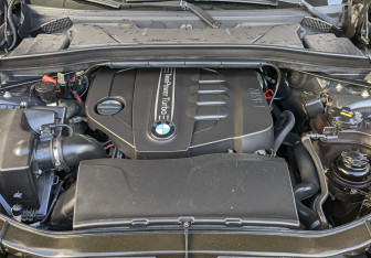 Подержанный автомобиль BMW X1 2014 года (9 фото)