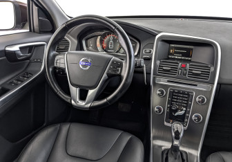 Подержанный автомобиль Volvo XC60 2015 года (26 фото)