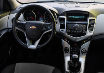 Подержанный автомобиль Chevrolet Cruze Sedan 2012 года (10 фото)