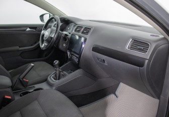 Подержанный автомобиль Volkswagen Jetta Sedan 2012 года (9 фото)