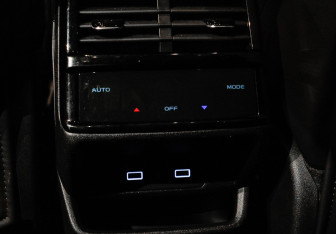 Подержанный автомобиль Geely Monjaro 2023 года (10 фото)