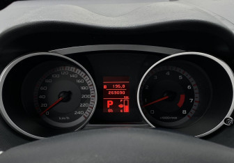 Подержанный автомобиль Peugeot 4007 2008 года (23 фото)