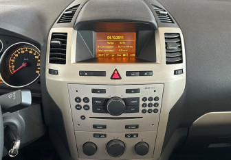 Подержанный автомобиль Opel Zafira Compactvan 2008 года (12 фото)