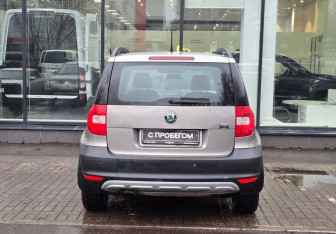 Подержанный автомобиль Skoda Yeti 2011 года (7 фото)