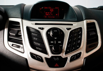 Подержанный автомобиль Ford Fiesta Hatchback 2012 года (8 фото)