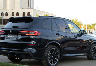 Подержанный автомобиль BMW X5 2021 года (23 фото)