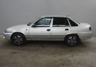 Подержанный автомобиль Daewoo Nexia Sedan 2009 года (4 фото)