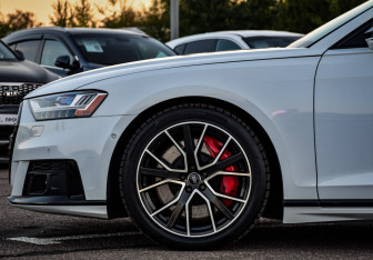 Подержанный автомобиль Audi S8 2020 года (43 фото)