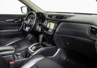 Подержанный автомобиль Nissan X-Trail 2019 года (16 фото)