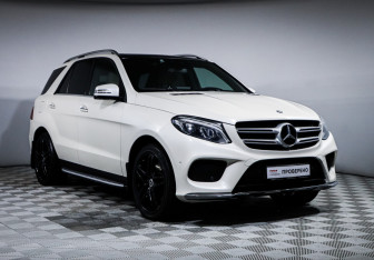 Подержанный автомобиль Mercedes-Benz GLE 2017 года (3 фото)