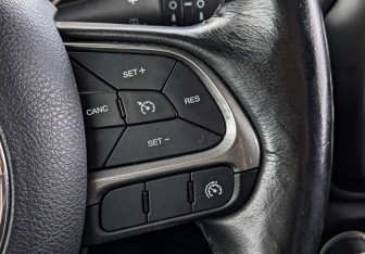 Подержанный автомобиль Jeep Renegade 2018 года (28 фото)