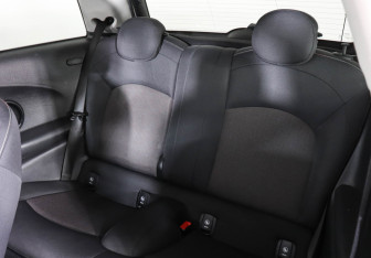 Подержанный автомобиль MINI Hatch 2017 года (12 фото)