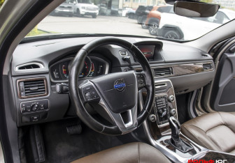 Подержанный автомобиль Volvo XC70 2014 года (18 фото)