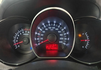 Подержанный автомобиль Kia Rio Hatchback 2012 года (12 фото)