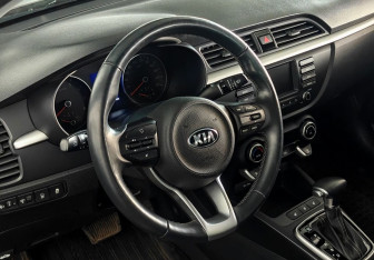 Подержанный автомобиль Kia Rio Sedan 2019 года (12 фото)