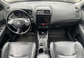 Подержанный автомобиль Mitsubishi ASX 2011 года (9 фото)