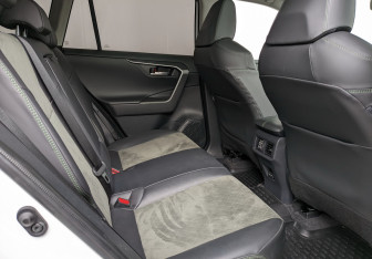 Подержанный автомобиль Toyota RAV4 2024 года (29 фото)