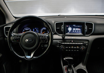 Подержанный автомобиль Kia Sportage 2018 года (8 фото)