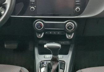 Подержанный автомобиль Kia Rio Sedan 2021 года (13 фото)