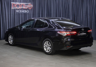 Подержанный автомобиль Toyota Camry Sedan 2018 года (7 фото)