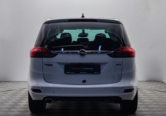Подержанный автомобиль Opel Zafira Compactvan 2013 года (4 фото)