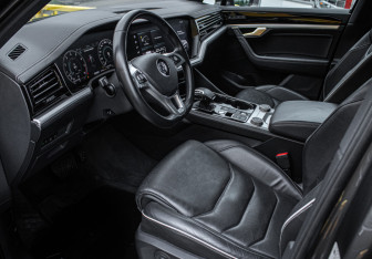 Подержанный автомобиль Volkswagen Touareg 2019 года (12 фото)