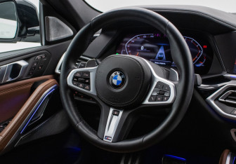 Подержанный автомобиль BMW X6 2021 года (15 фото)