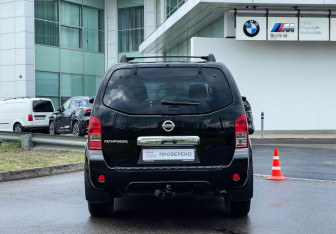 Подержанный автомобиль Nissan Pathfinder 2012 года (6 фото)
