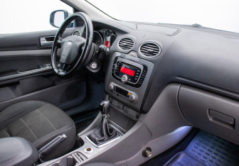 Подержанный автомобиль Ford Focus Hatchback 2009 года (10 фото)